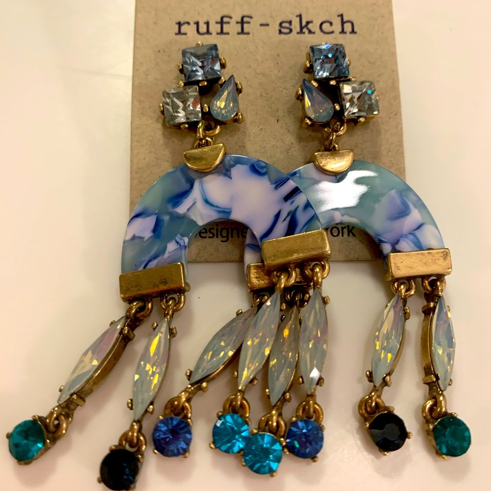 ✨Grab these Lovely earrings ✨❤️🥰
